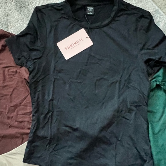 Skims Dupe solid fitted tee - Picture 3 of 5